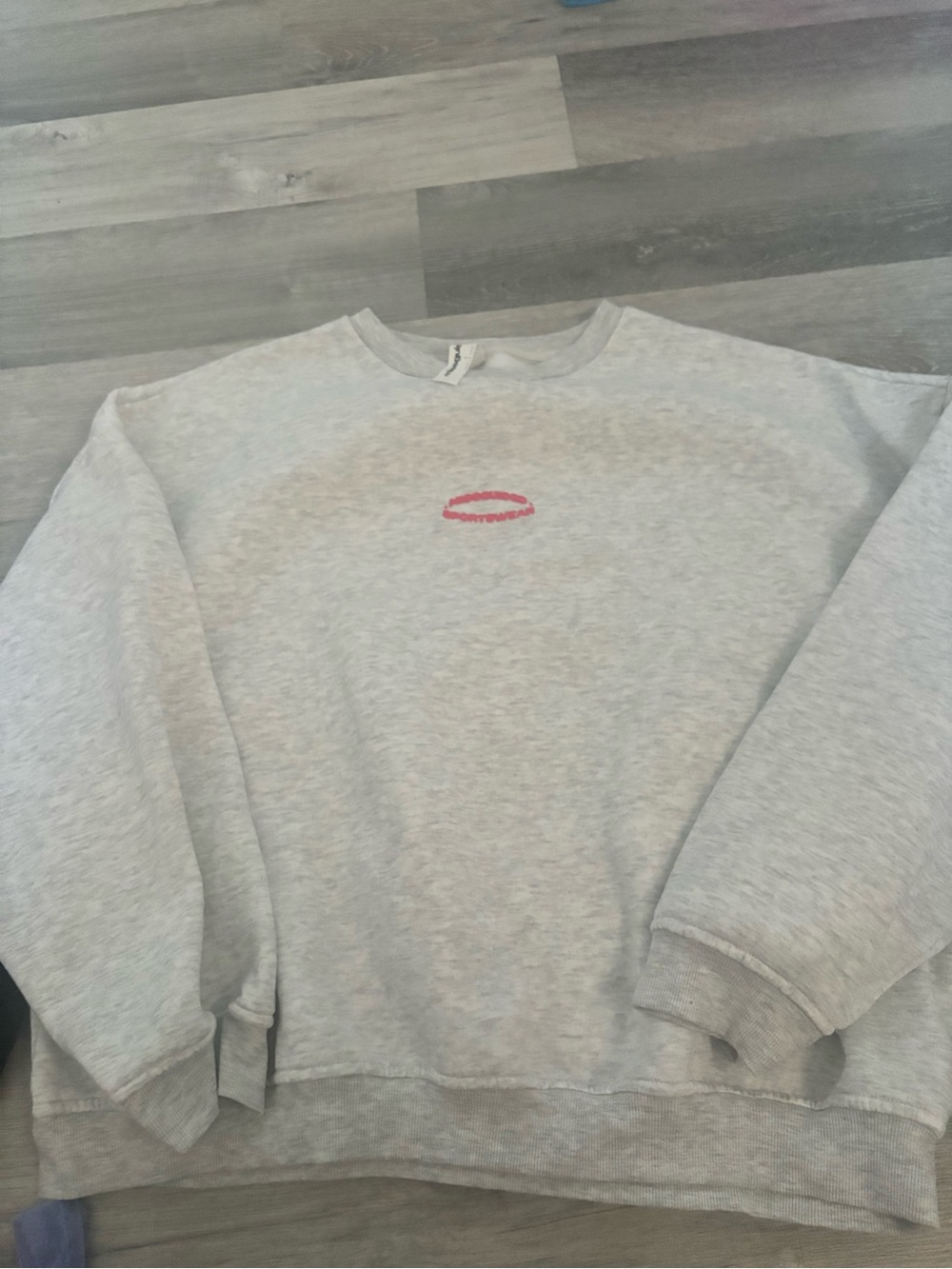 Missguided Light Gray Crewneck Sweatshirt with Pink Lip Graphic